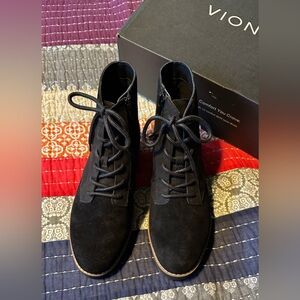 Vionic Larson boots booties 7.5 wide new in box black